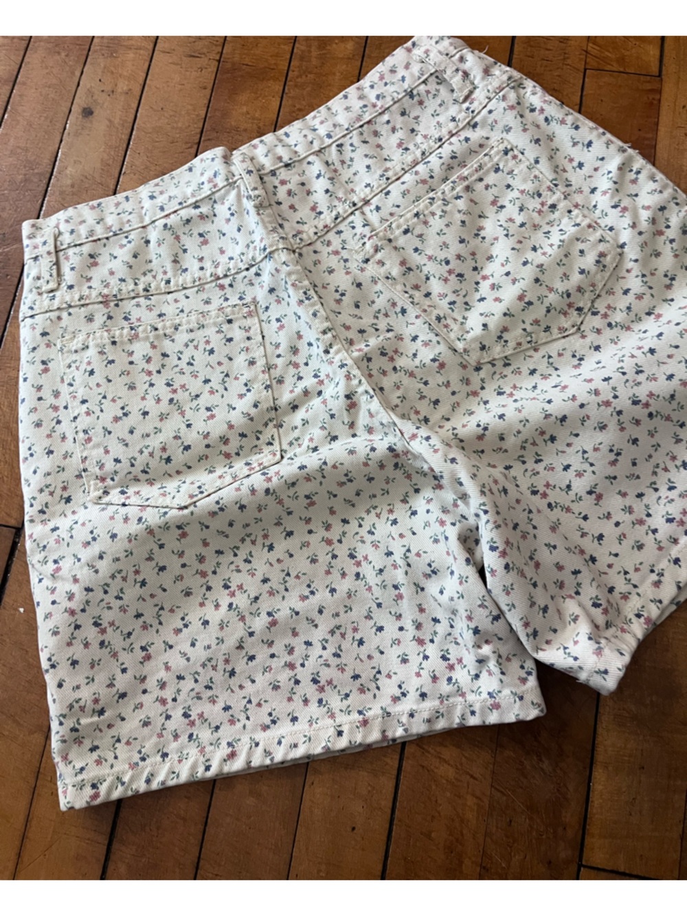 Vintage not guilty USA White Floral High-Rise Shorts - Picture 4 of 4